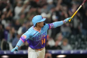 Ezequiel Tovar pegó dos jonrones en victoria de los Rockies de Colorado