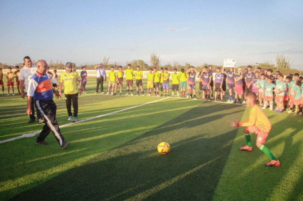 Falcón: Tacuato estrena moderno estadio de fútbol