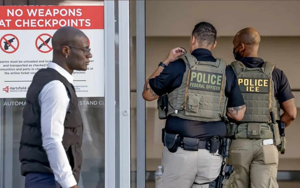 Fiscalía de Minnesota acusa a un agente de ICE por herir a un venezolano