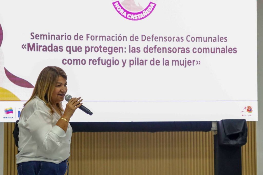 Forman a 400 defensoras comunales para prevenir violencia de género