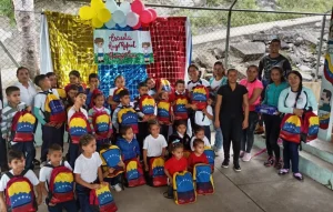Fortalecen sistema educativo con entrega de kits y equipos en Trujillo