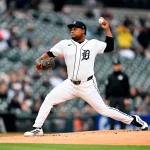 Framber Valdez de Tigres suspendido por 5 juegos por pelotazo a Trevor Story de Boston