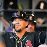 Ildemaro Vargas empata múltiples récords con nuevo hit ante Milwaukee
