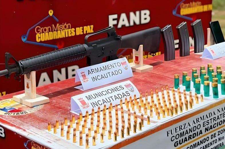Incautan 150 balas y un fusil de asalto