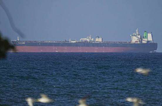 Irán incauta un buque petrolero y señala intento de sabotaje