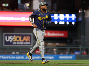 Jackson Chourio fue la bujía y Milwaukee se impone