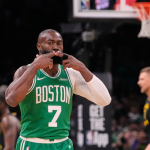 Jaylen Brown es multado por criticar árbitros en los playoffs