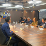 John Barrett y Jacqueline Faría se reúnen para hablar sobre ‘las exportaciones de energía’ binacionales