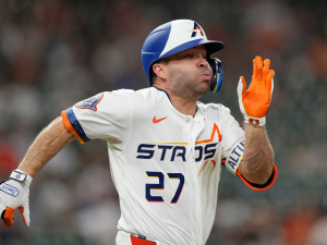 José Altuve presentó dolor en el costado izquierdo