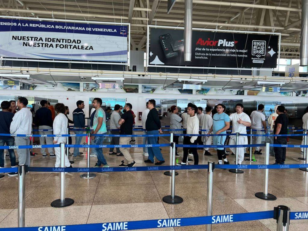 Llegan 143 venezolanos procedentes de EEUU a través de Vuelta a la Patria