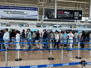 Llegan 143 venezolanos procedentes de EEUU a través de Vuelta a la Patria
