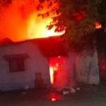 Discutió con su pareja, quemó la casa y dejó a tres niños atrapados