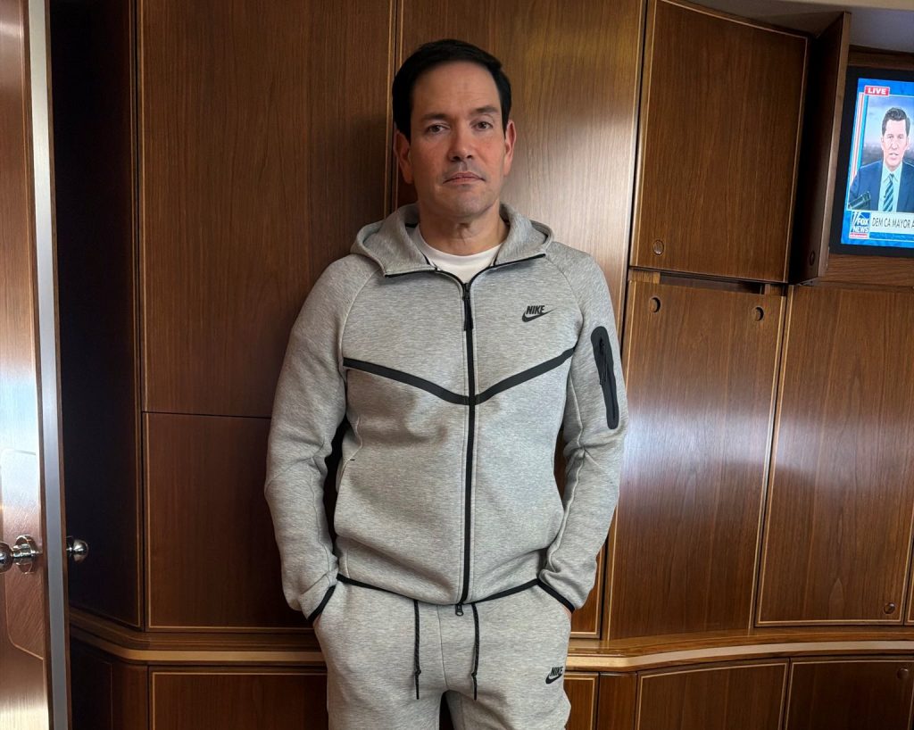 Marco Rubio luce la vestimenta deportiva con la que Nicolás Maduro fue capturado el 3 enero