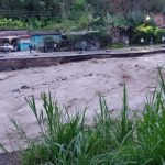 Colapso de vías y anegaciones en cinco municipios por fuertes lluvias