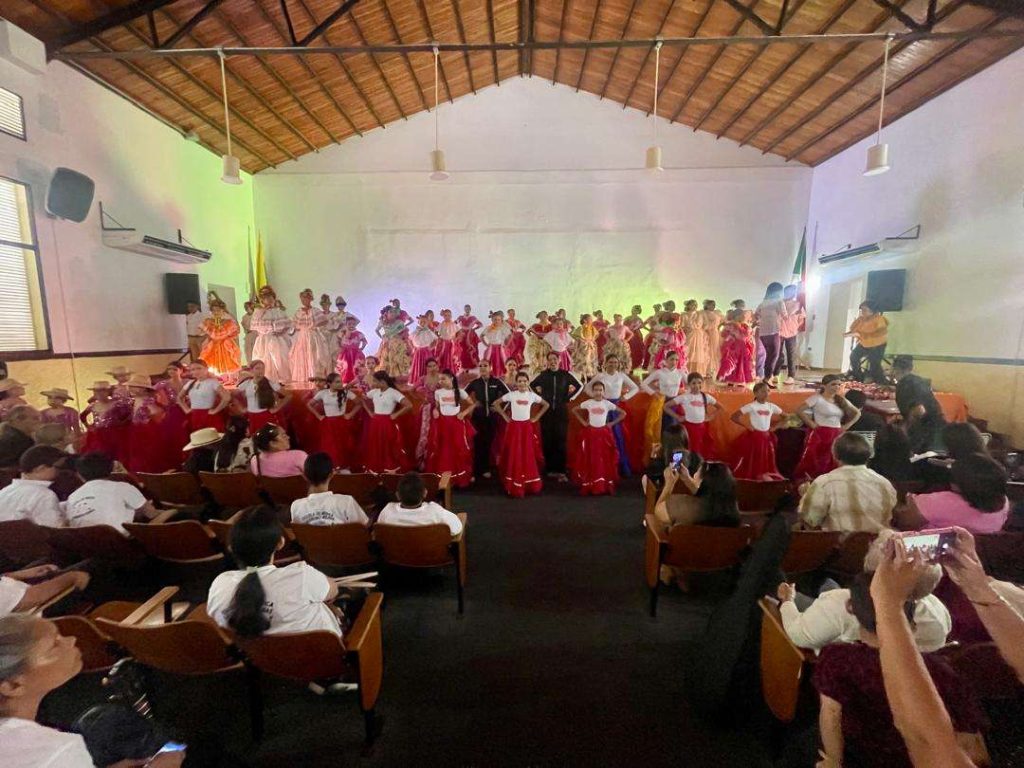 Más de 150 jóvenes artistas celebraron Festival de Danza en Valera