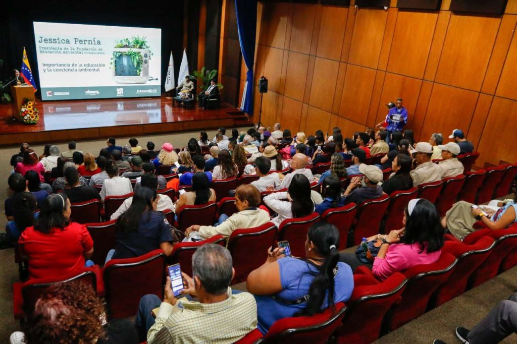 Más de 1.700 personas iniciaron el seminario "Comunicación para la Conciencia Ambiental"