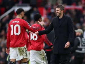 Michael Carrick extiende su vínculo con el Manchester United