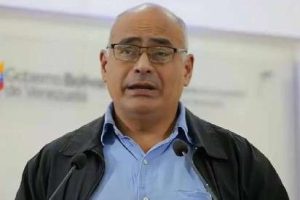 Ministro Alvarado: en el Clínico Universitario se innova con cirugías robóticas