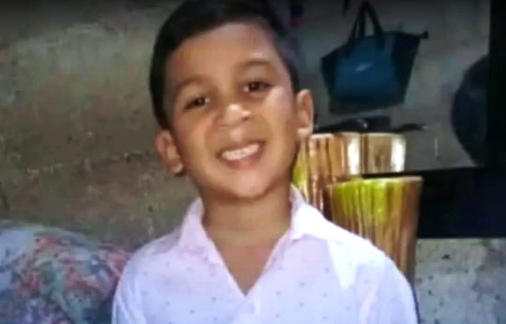 Muere niño de ocho años electrocutado por poste de luz en el Sur del Lago