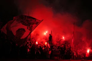 La final también se vivirá entre los cánticos de los aficionados en las gradas