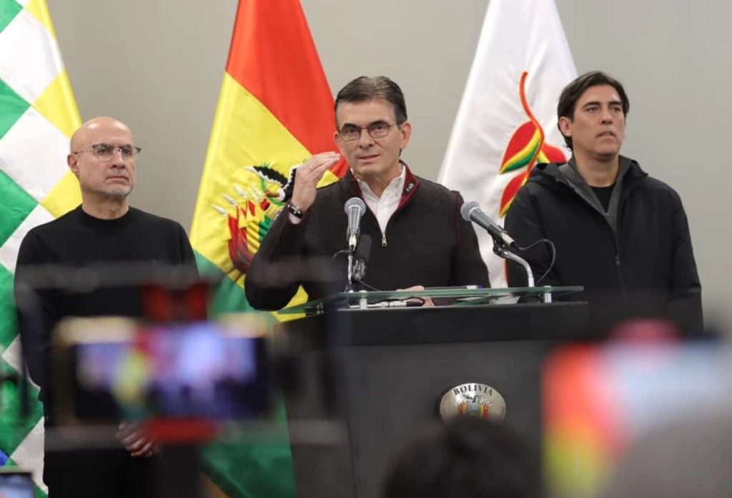 Paz mueve su gabinete en Bolivia como intento de frenar protestas contra su modelo económico