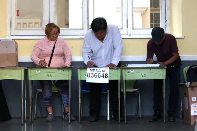 Perú oficializa segunda vuelta presidencial entre Fujimori y Sánchez