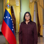 Presentan foto oficial de la presidenta (E) para líneas de mando de la Fanb