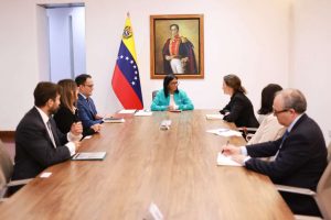 Presidenta (E) sostiene encuentro con representante del Banco Mundial