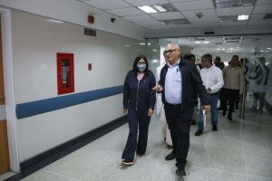 Presidenta (E) visitó hospital Miguel Pérez Carreño
