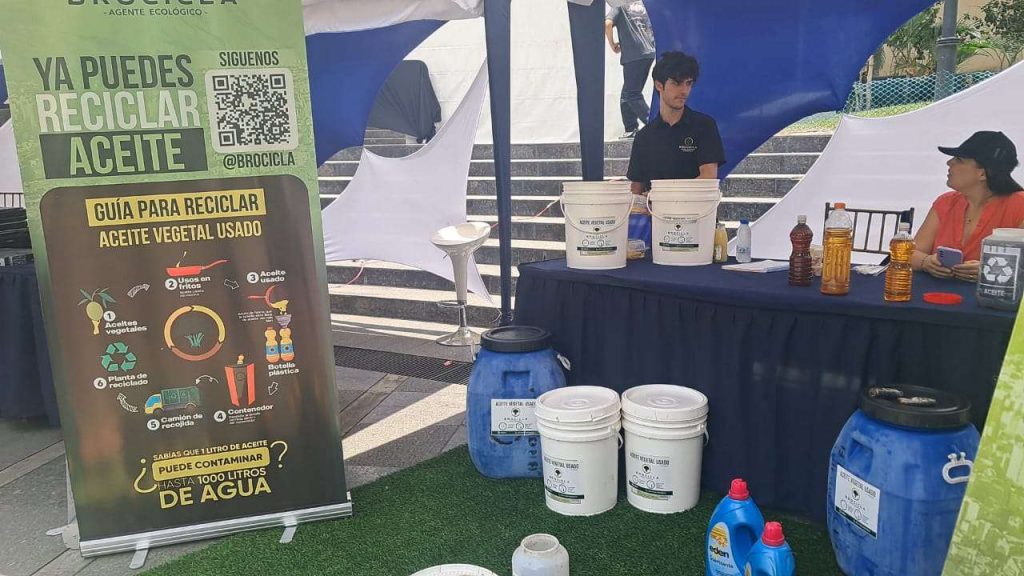 Realizan feria del reciclaje en la plaza Bolívar del municipio Chacao