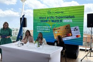 Río Supermarket y Bancamiga entregan más de 2.000 tarjetas de crédito en Caracas