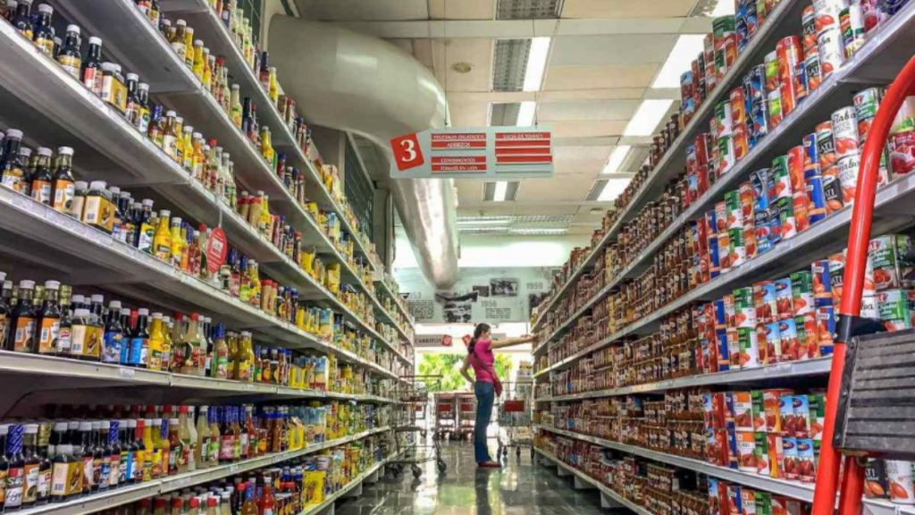 Venezolanos pagan casi 30% más por cada producto en comparación con 2025