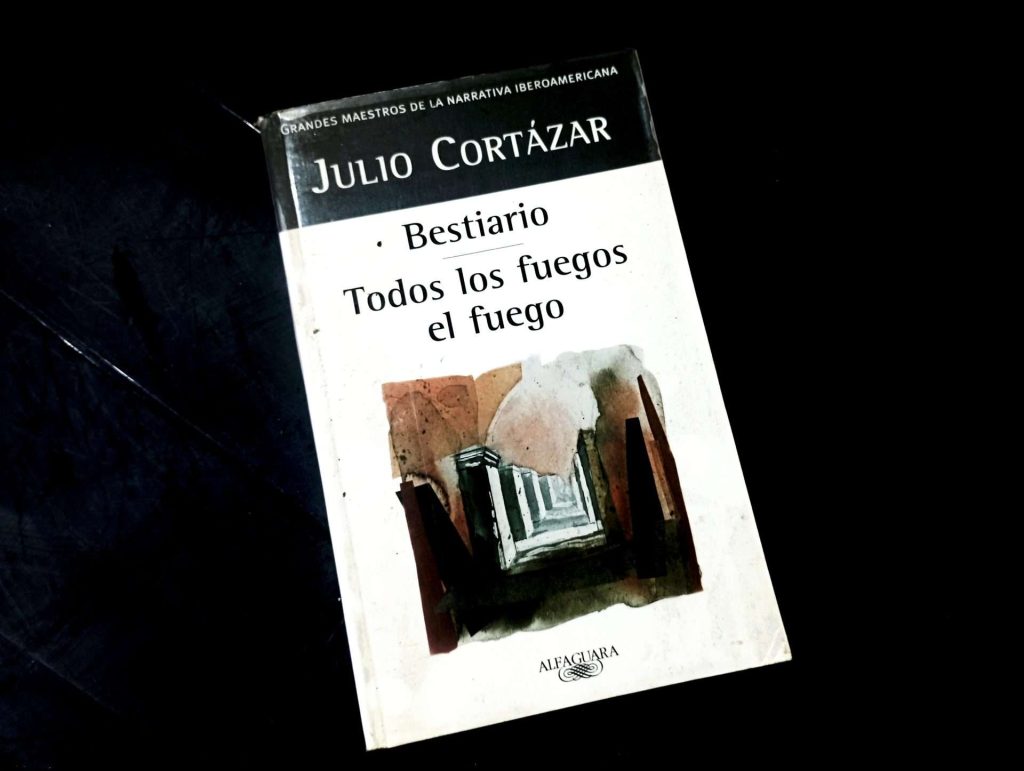 "Todos los fuegos el fuego": Cuando lo fantástico pisa el suelo social