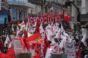 Trabajadores de Ecuador marchan contra las políticas de Daniel Noboa