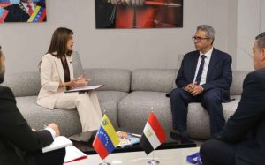 Venezuela y Egipto proyectan vuelos chárter para potenciar el turismo