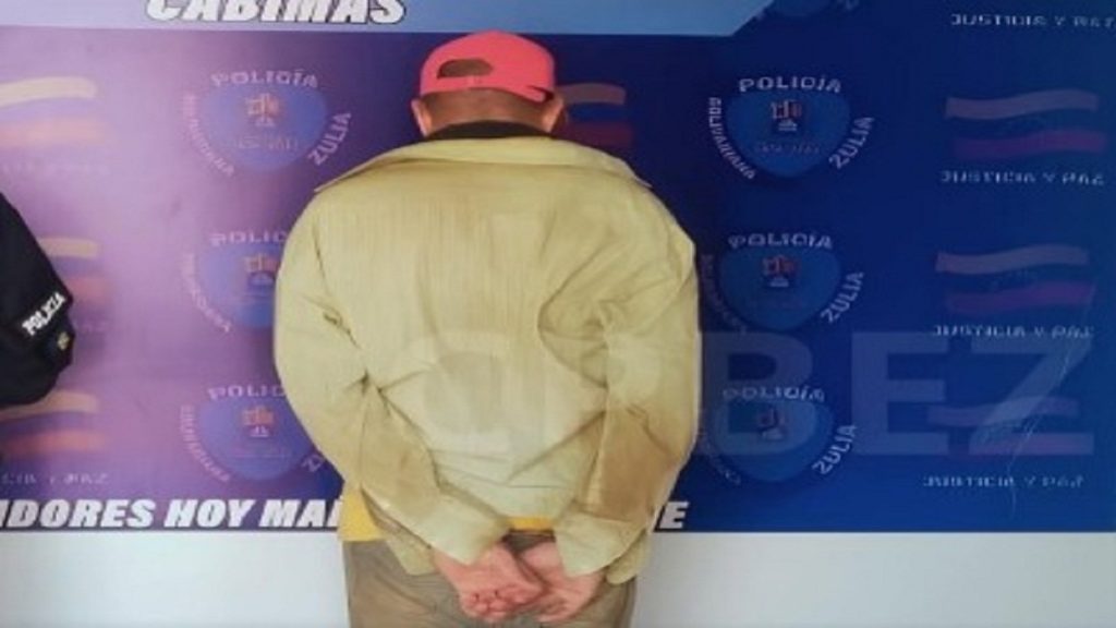 golpeó, amenazó con un cuchillo y abusó sexualmente de su madre de 60 años