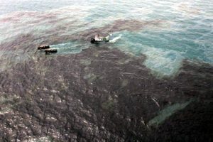 Venezuela despliega más voluntarios para contener derrame de crudo desde Trinidad y Tobago
