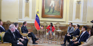 Venezuela firmó acuerdos con dos empresas energéticas de EEUU