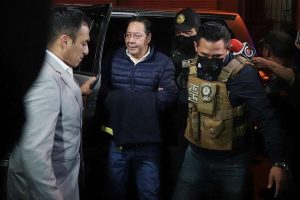 Amplían por cinco meses la detención preventiva del expresidente boliviano Arce
