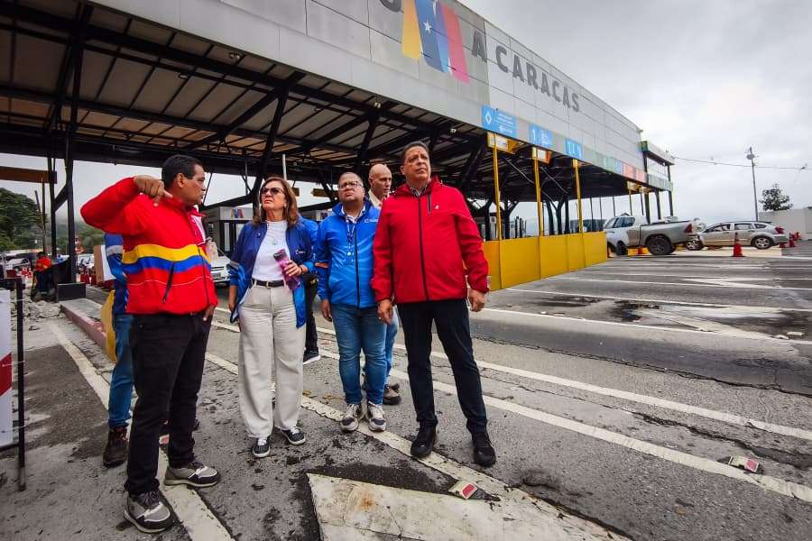 Autoridades del Ministerio de Transporte inspeccionan Peaje de Tazón en Caracas