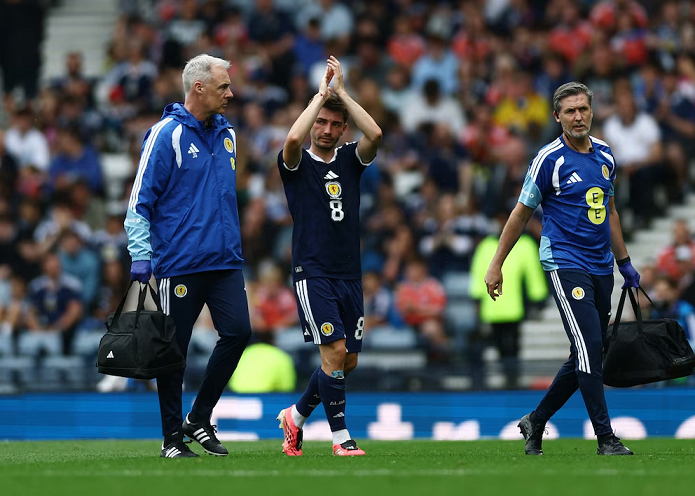 una de las máximas figuras de su selección y se rompió la rodilla en un amistoso