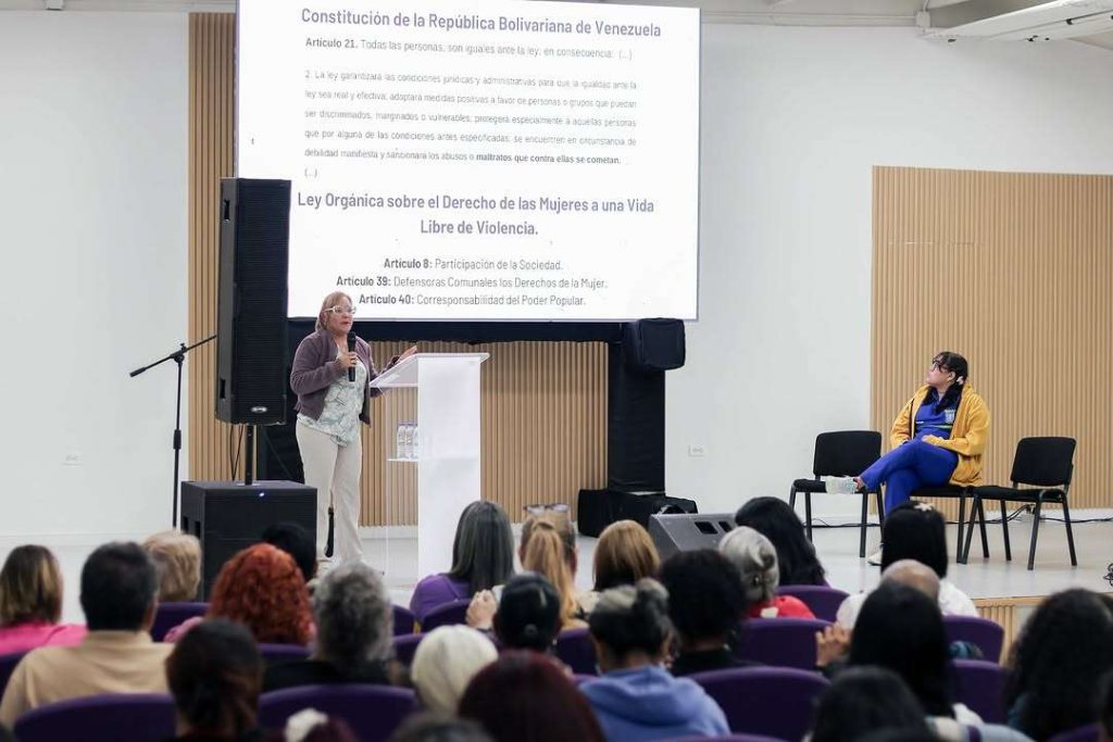 Capacitan a más de 200 lideresas en materia de violencia de género