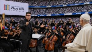 Orquesta Carlos Cruz Diez vibra en el Bernabéu durante encuentro con el papa León XIV
