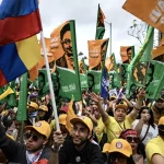 Colombia decide rumbo entre polos opuestos