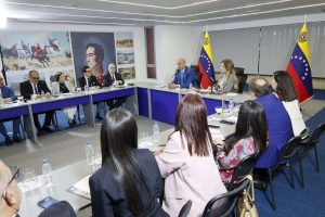 Comisión Presidencial promueve debate con el Poder Judicial para optimizar la gestión pública