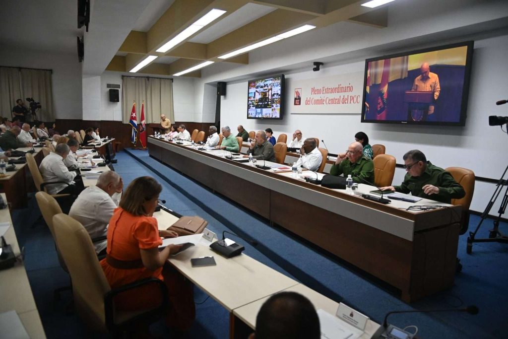 Comité Central del PCC de Cuba propone transformaciones económicas y sociales