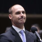 Condenan a cuatro años a Eduardo Bolsonaro por coacciones