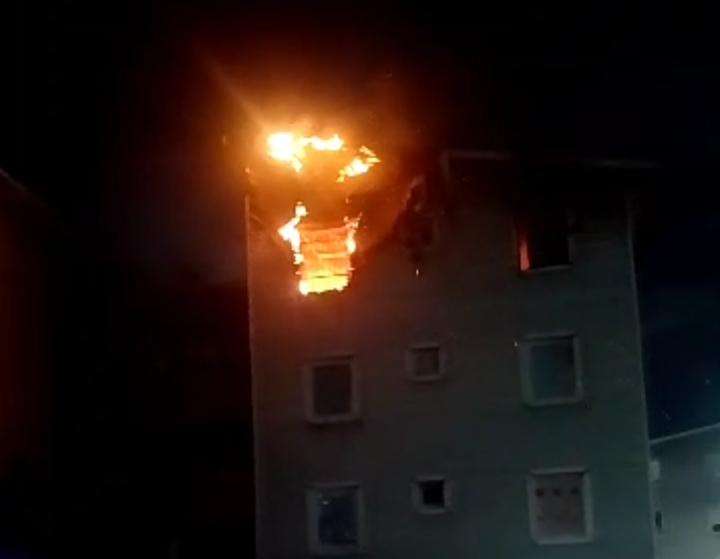 Controlan incendio en el urbanismo Hugo Chávez de Catia La Mar