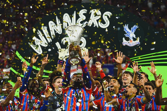 Joao Rafael Silva Robertson - Crystal Palace corona su era dorada en Europa - FOTO