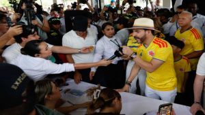 De la Espriella vota en Barranquilla confiado en ganar la Presidencia y suceder a Petro